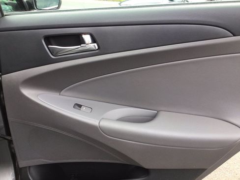 Used 2013 Hyundai Sonata SE w/ Navigation & Sunroof Pkg FWD image 15