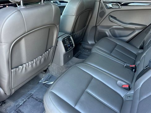 Certified 2023 Porsche Macan image 13