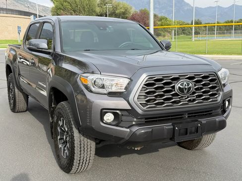 Used 2021 Toyota Tacoma TRD Off-Road w/ Technology Package AWD/4WD image 4