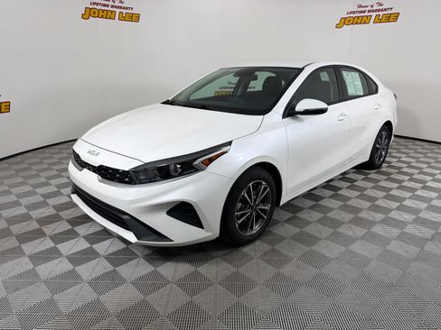 Used 2023 Kia Forte LXS w/ LXS Technology Package FWD image 1