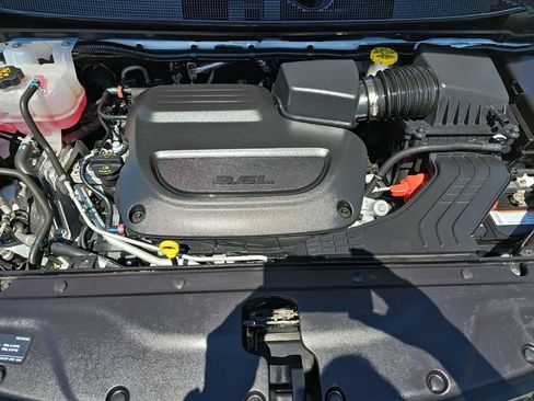Used 2025 Chrysler Pacifica Select w/ Uconnect Theater Family Group AWD/4WD image 40
