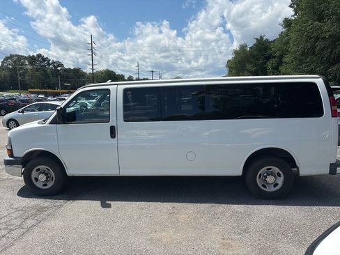 Used 2016 Chevrolet Express 3500 LT w/ LT Preferred Equipment Group RWD image 16