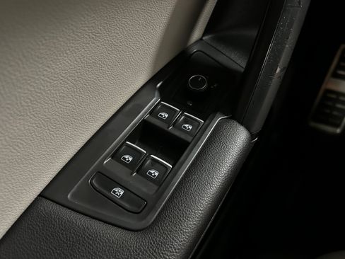 Used 2019 Volkswagen Tiguan SEL R-Line AWD/4WD image 24