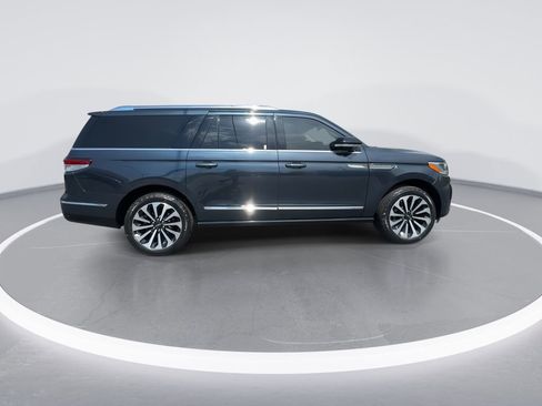 Used 2024 Lincoln Navigator L Reserve image 9