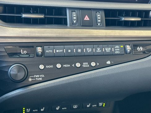 Used 2019 Lexus ES 300h w/ Accessory Package FWD image 26