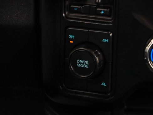 Used 2025 Ford F450 Platinum w/ FX4 Off-Road Package image 23