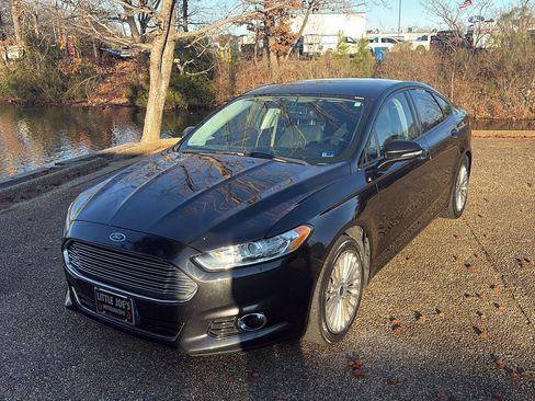 Used 2015 Ford Fusion Titanium image 12