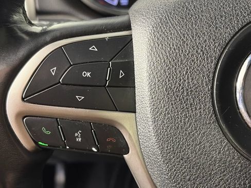 Used 2018 Jeep Grand Cherokee Altitude AWD/4WD image 17