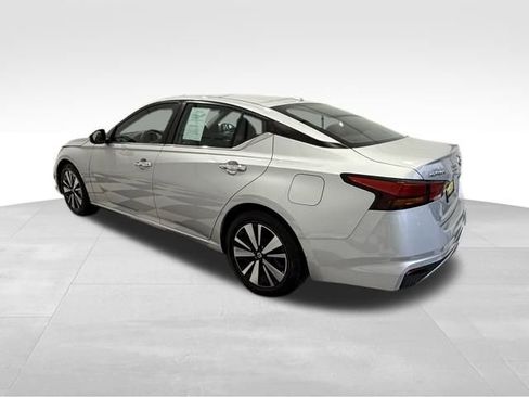 Used 2021 Nissan Altima 2.5 SV image 2