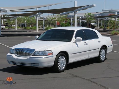 Used 2003 Lincoln Town Car Executive image 7