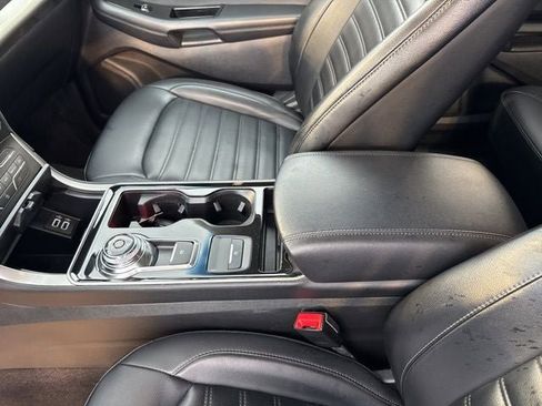 Used 2019 Ford Edge SEL w/ Equipment Group 201A AWD/4WD image 16
