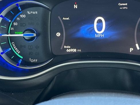 Used 2022 Chrysler Pacifica Touring-L w/ Uconnect Theater Family Group FWD image 40
