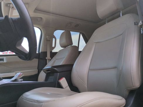 Used 2021 Ford Explorer XLT w/ Equipment Group 202A RWD image 13