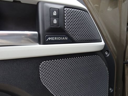 Used 2020 Land Rover Defender 110 First Edition image 18