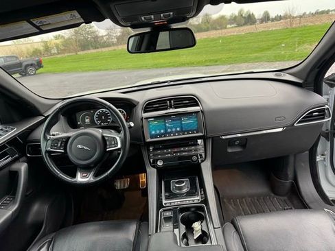 Used 2018 Jaguar F-PACE S image 16