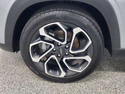 Used 2025 Chevrolet Trax RS w/ Driver Confidence Package image 8