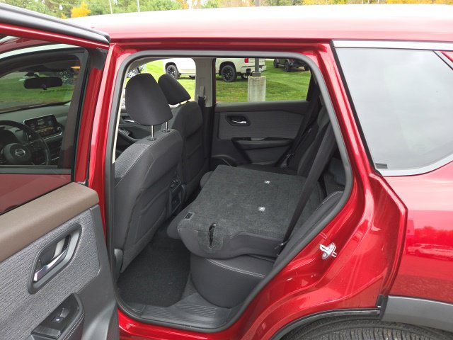 Used 2021 Nissan Rogue SV AWD/4WD image 38