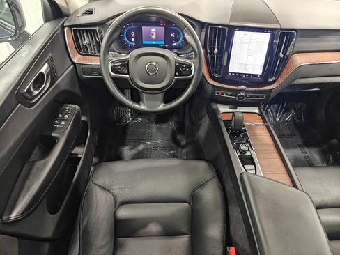 Used 2023 Volvo XC60 B5 Plus AWD/4WD image 4