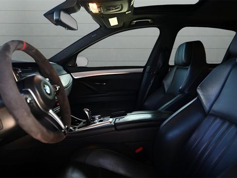 Used 2015 BMW M5 image 22