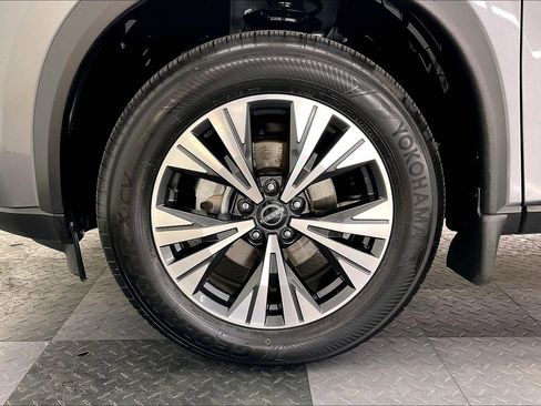 Used 2023 Nissan Rogue SV image 8