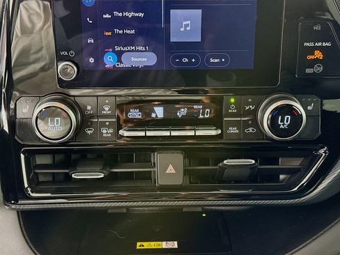 Certified 2025 Toyota Highlander XSE AWD/4WD image 15