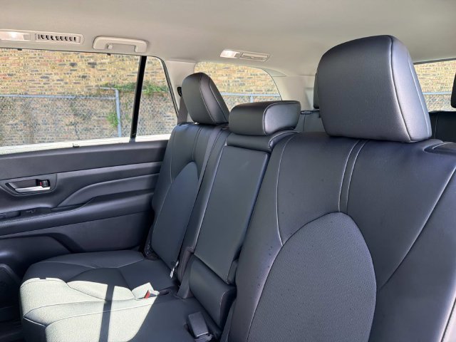 Used 2024 Toyota Grand Highlander AWD image 13
