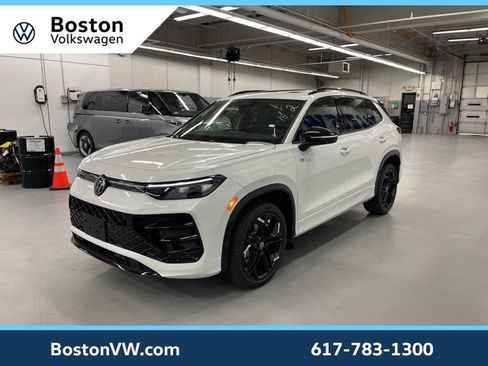 New 2026 Volkswagen Tiguan SE R-Line image 1