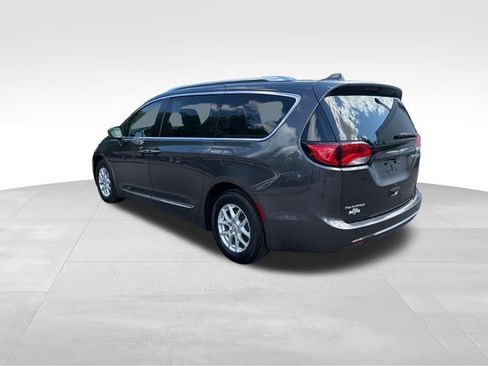 Used 2020 Chrysler Pacifica Touring-L FWD image 5
