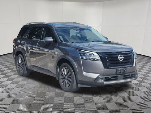 Used 2022 Nissan Pathfinder SL w/ SL Premium Package FWD image 3