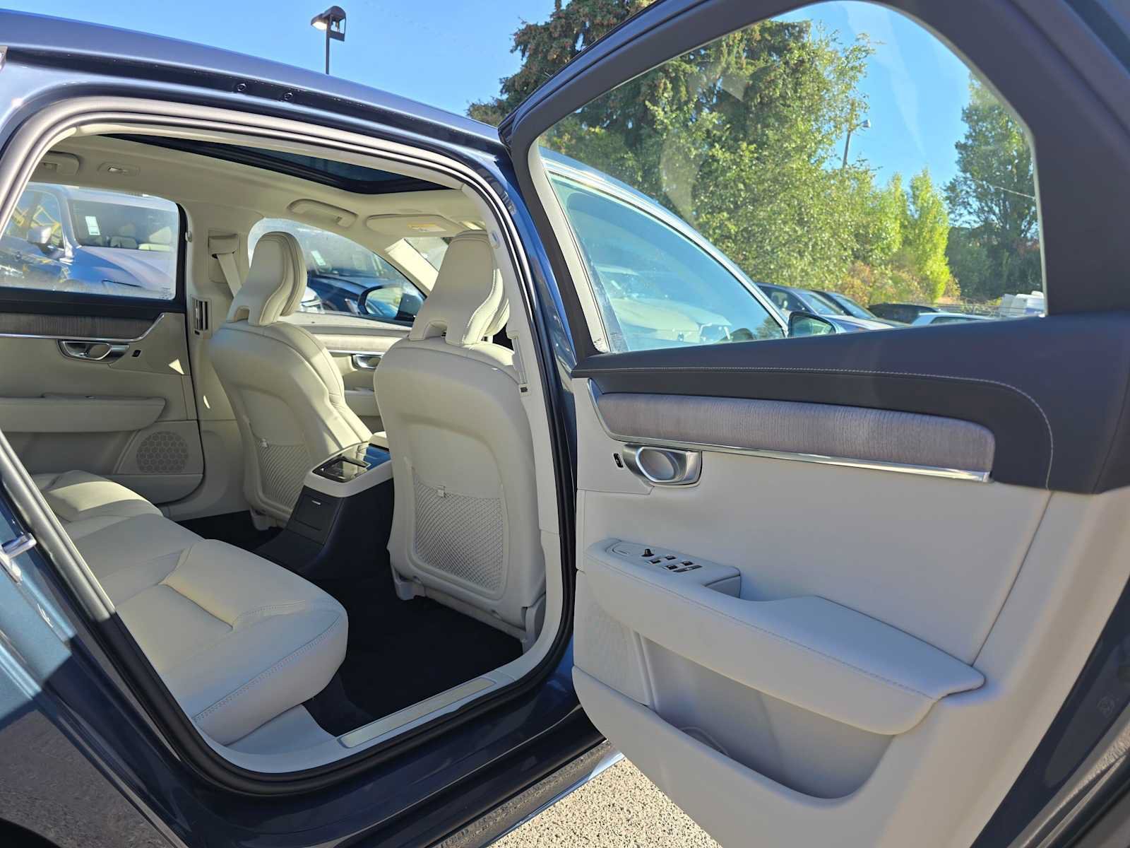 Certified 2024 Volvo S90 T8 Ultimate AWD/4WD image 14