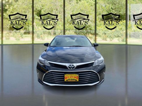 Used 2016 Toyota Avalon Limited FWD image 2