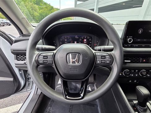 Used 2024 Honda Accord EX image 17