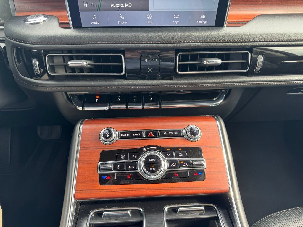 Used 2023 Lincoln Aviator Reserve AWD/4WD image 9
