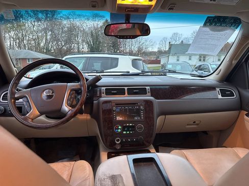 Used 2011 GMC Yukon Denali image 7