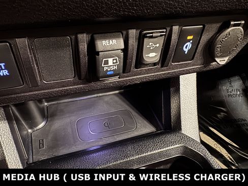 Used 2018 Toyota Tacoma TRD Sport image 9