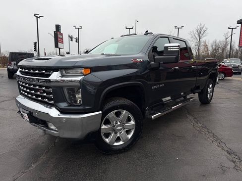 Used 2020 Chevrolet Silverado 2500 LTZ w/ LTZ Premium Package AWD/4WD image 3