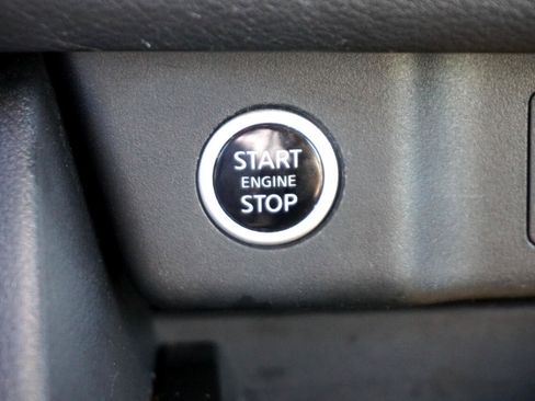 Used 2022 Nissan Rogue SV w/ SV Premium Package image 16