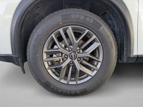 Used 2024 Nissan Rogue S FWD image 13