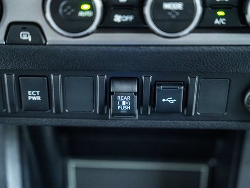 Certified 2022 Toyota Tacoma SR5 AWD/4WD image 26