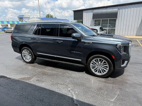 Used 2021 GMC Yukon XL Denali AWD/4WD image 6