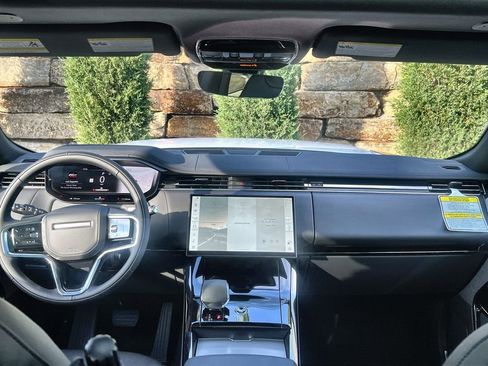 Used 2025 Land Rover Range Rover Sport SE image 12