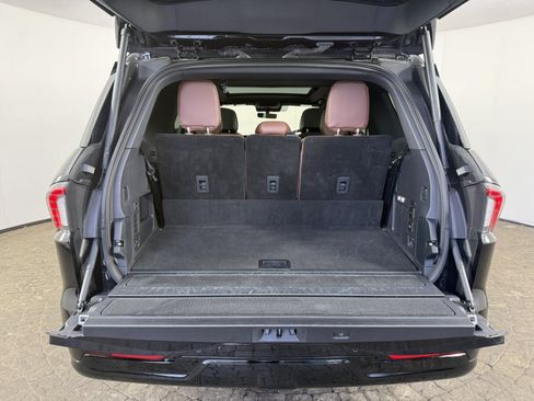 Used 2025 Lincoln Navigator Reserve AWD/4WD image 7