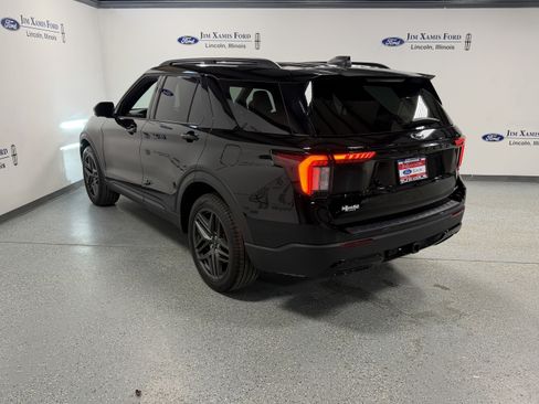 Used 2025 Ford Explorer ST-Line w/ Premium Package image 31