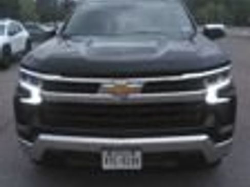 Used 2025 Chevrolet Silverado 1500 LT RWD image 3