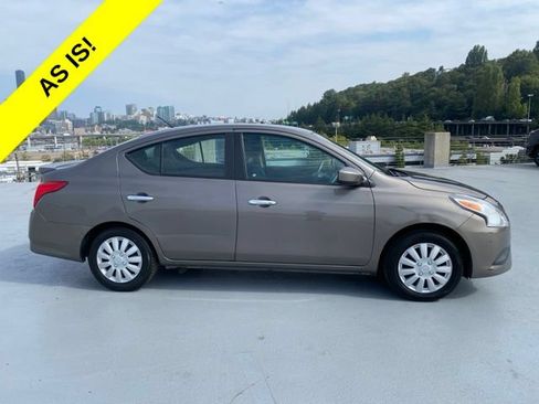 Used 2015 Nissan Versa SV FWD image 2