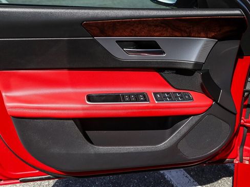 Used 2017 Jaguar XF R-Sport image 26