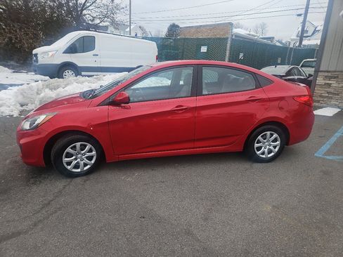 Used 2014 Hyundai Accent GLS image 32