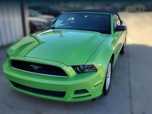Used 2013 Ford Mustang Convertible RWD image 22