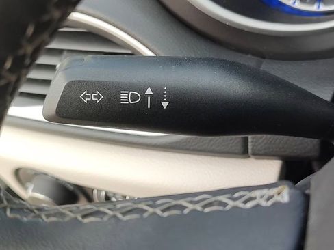 Certified 2024 Chrysler Pacifica Touring-L image 23