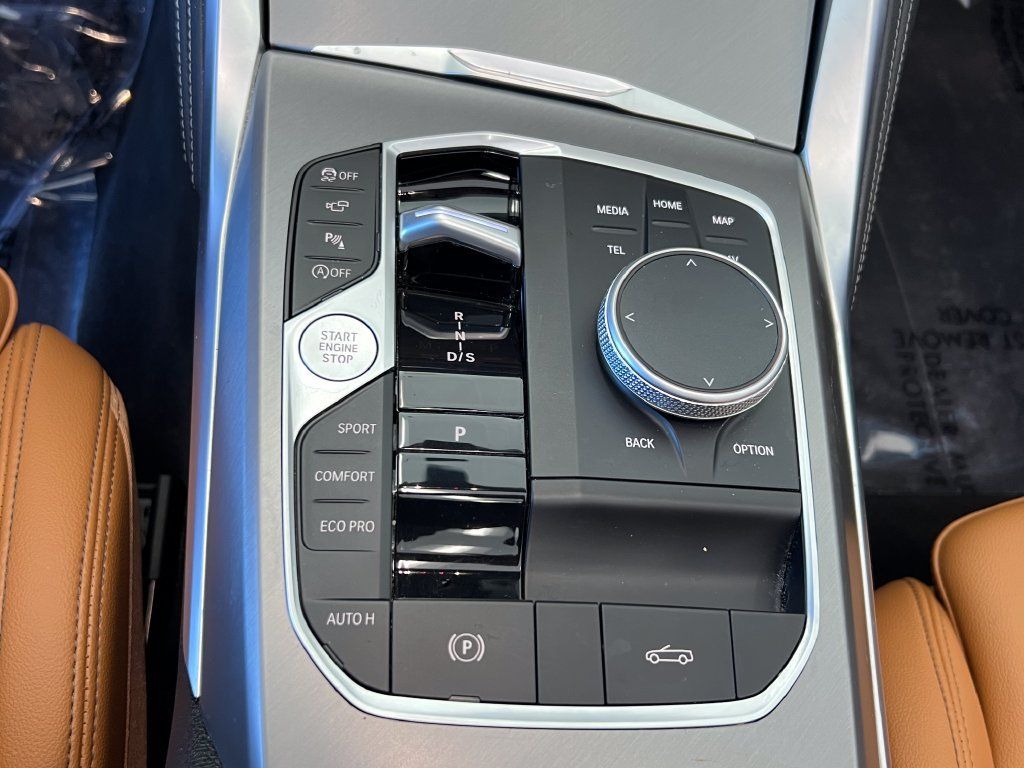 Used 2025 BMW M440i Convertible RWD image 31